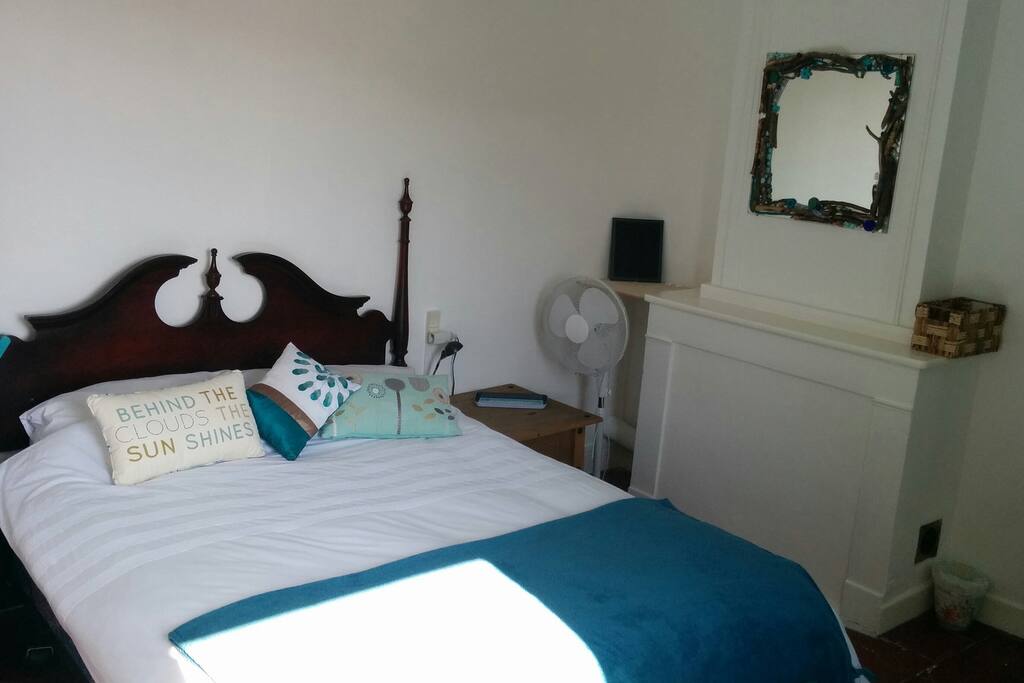 A single bed can be added in this room