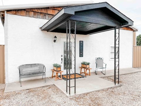 Artesia Home Away From Home 4BR 2BA w/grill