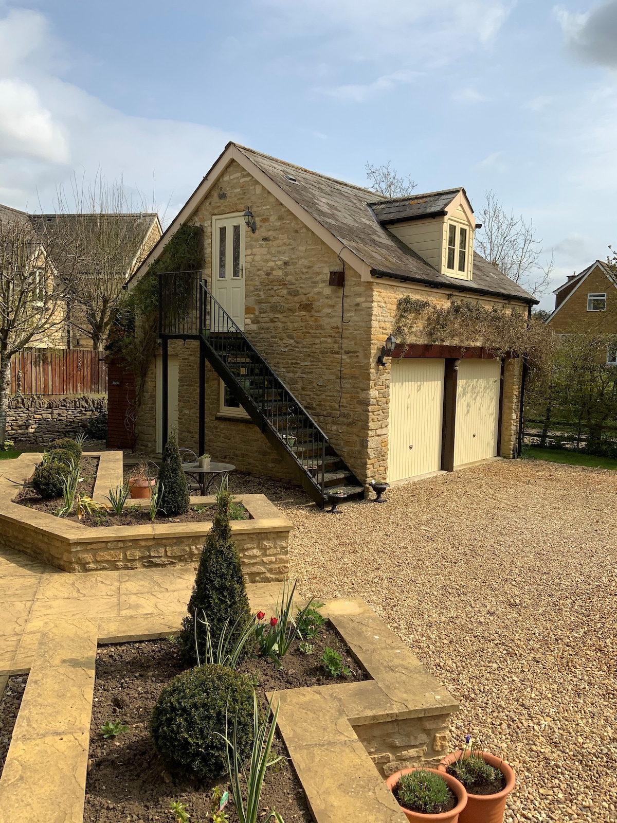 Private, secluded, comfortable loft conversion Flats for Rent in