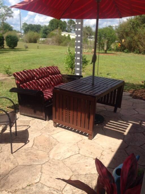 Rear patio off the lanai, great for birdwatching