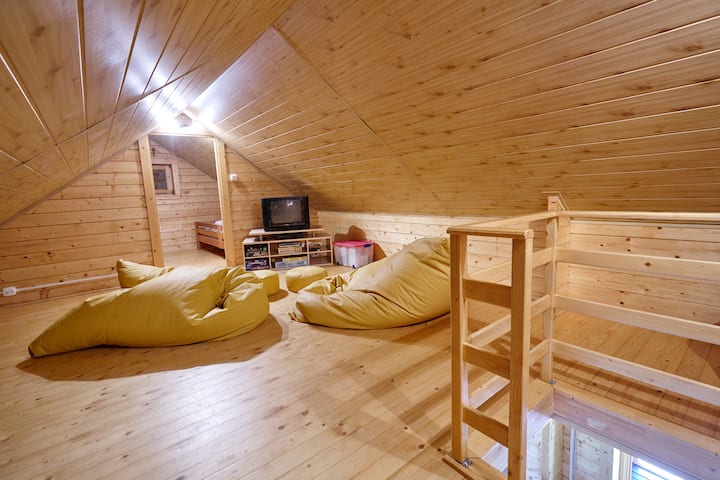 บนบอร์ดเกมชั้น 1 ของเล่นทีวีห้องนอน