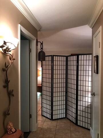 Easy Home Lodge - Private Room & Bath