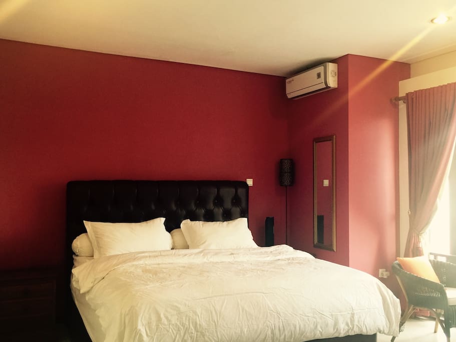 King size bed.(200x200)