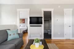 Sparkling+Carriage+House+near+Downtown+and+Rino