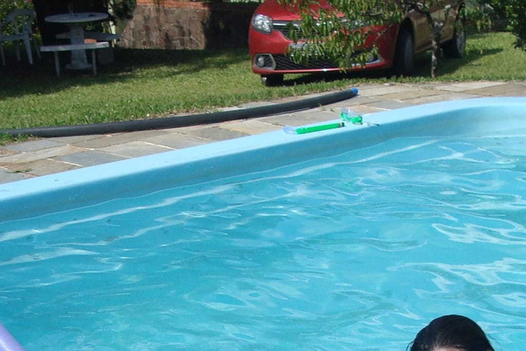 Vista da piscina em direção à casa.