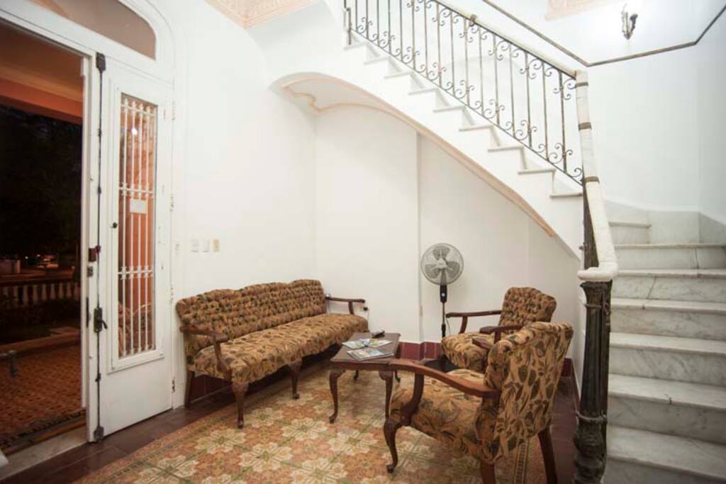 recibidor y escaleras