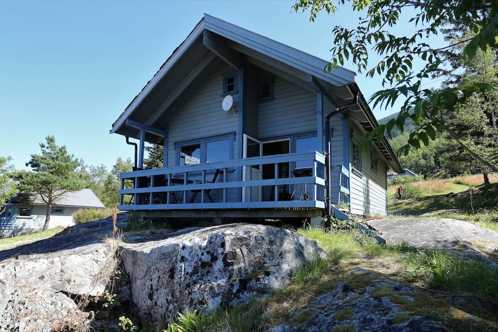 The view of the cabin from the sea side
