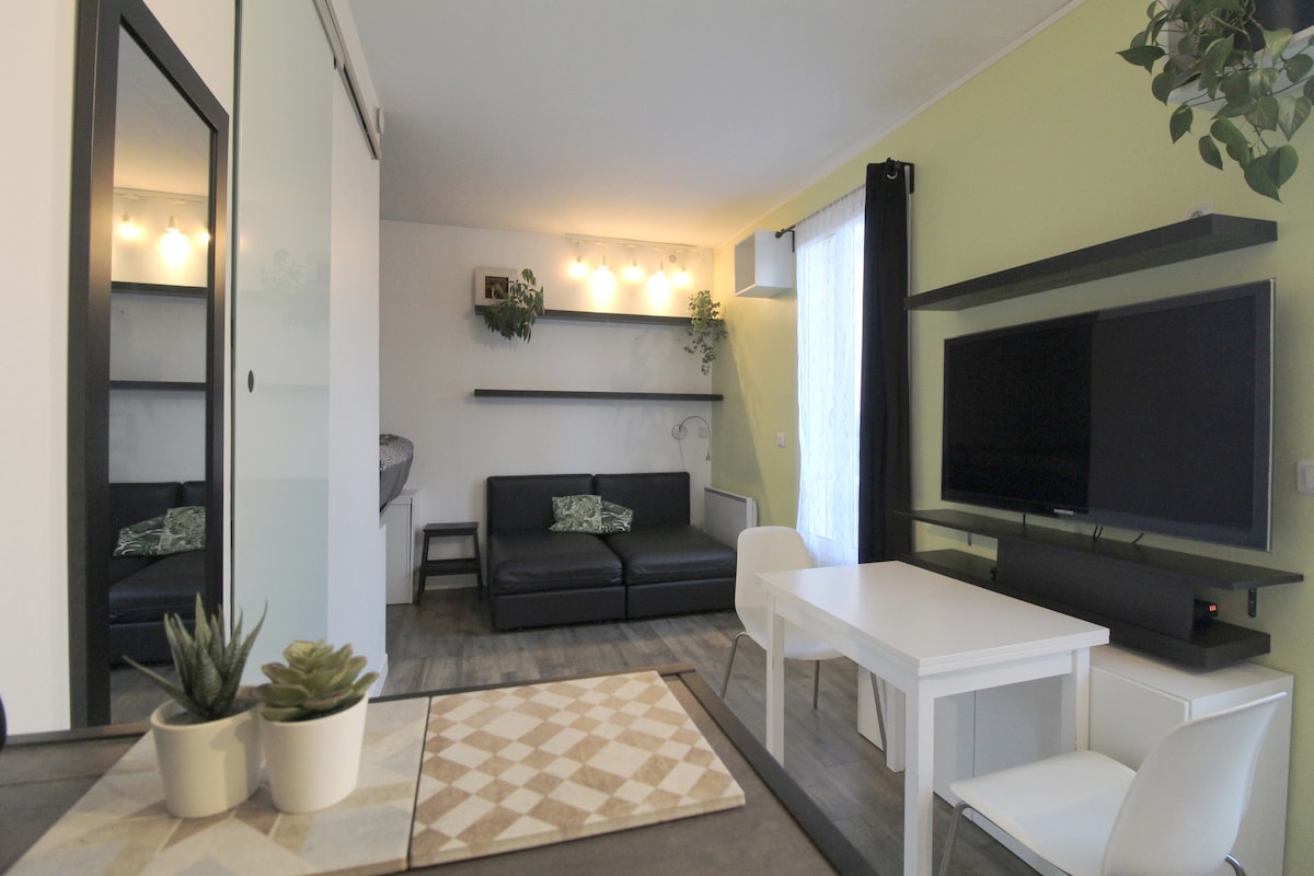 Top Airbnb: Cosy place close Paris 12, subway station in Charenton Le Pont