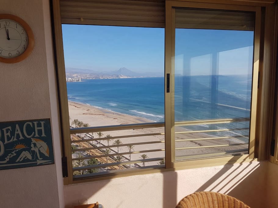Vistas desde el salón a Benidorm