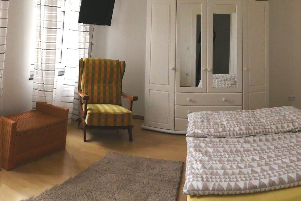 Schlafzimmer 1