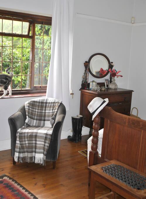 Main bedroom (inclusive of cat).