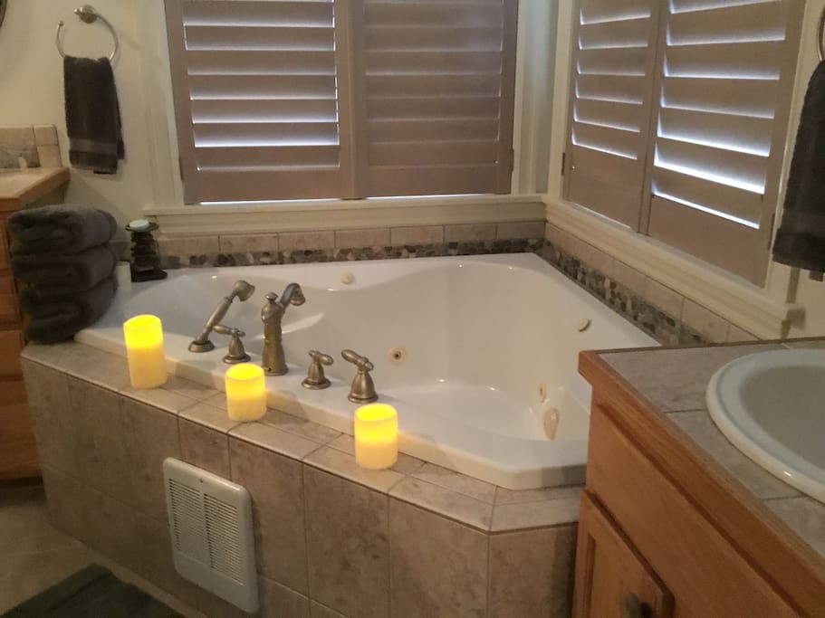 Aspen Suite jetted tub