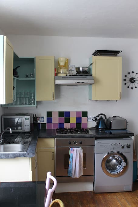 gas cooker hob and electric oven, plus fridge and washing machine