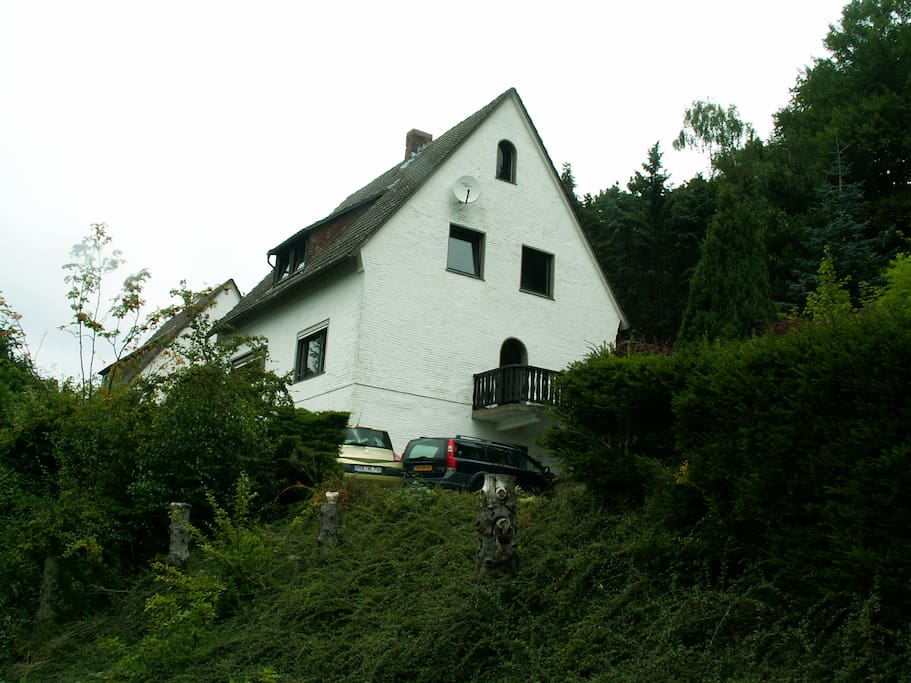 Gelegen in Hallenberg, 20 minuten van Winterberg en midden in prachtig bosgebied