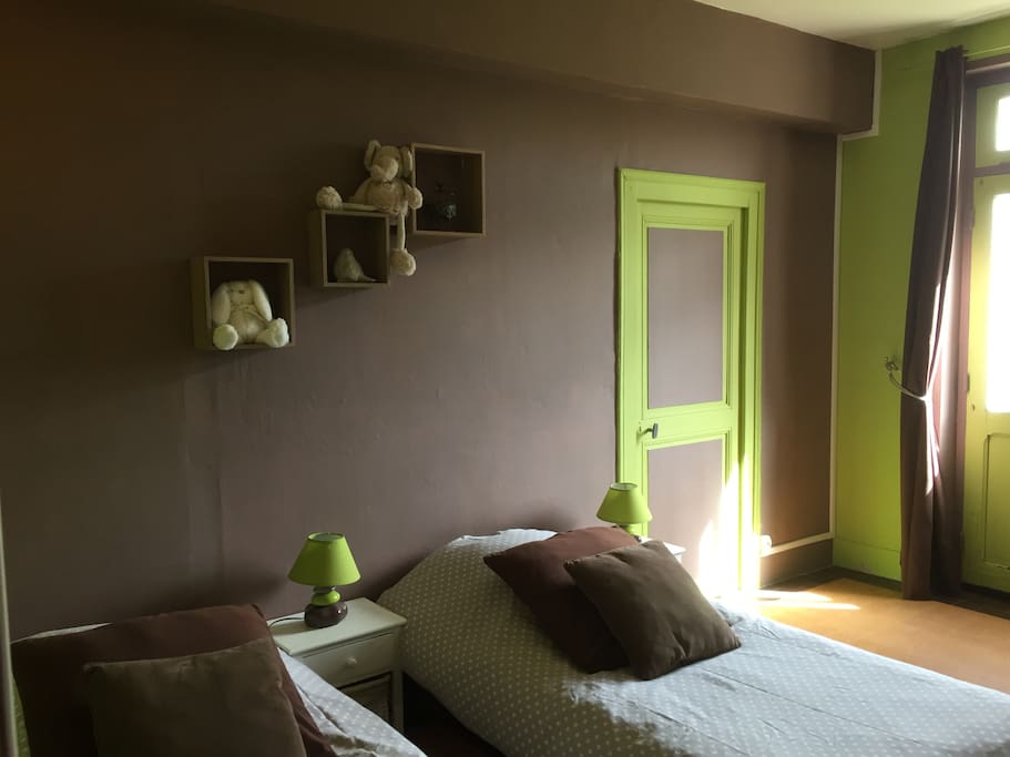 chambre 2 avec deux lits jumeaux