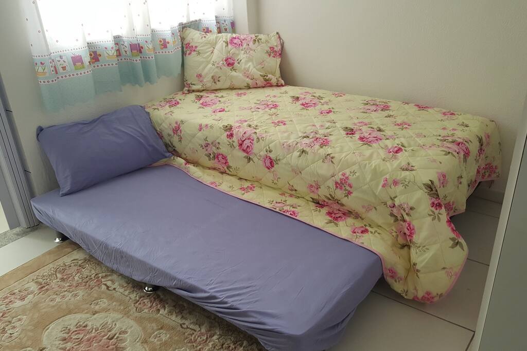 Quarto com cama e cama complementar