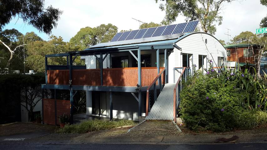 Lorne Holiday House, has Foxtel with Sport. gallery image 2