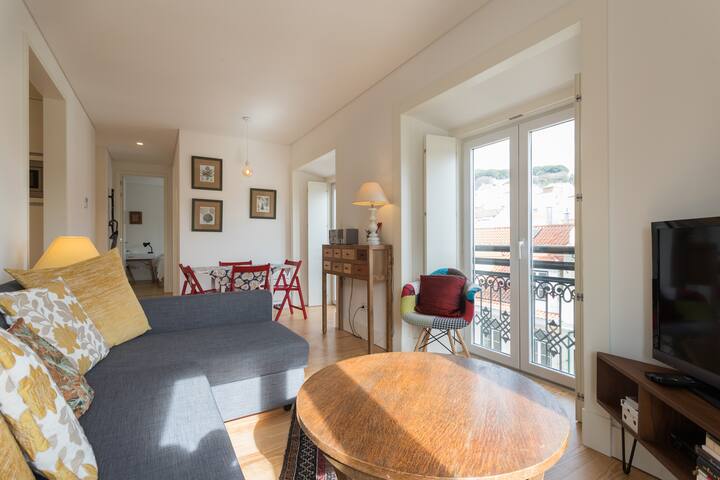 Baixa-Modern Comfy 1 bed - Lift & Parking