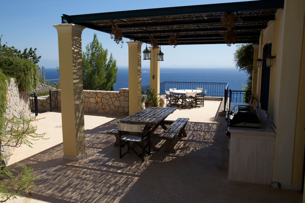 Gas BBQ, wood burning oven & BBQ, shaded eating area.