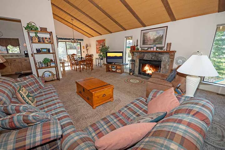 Heavenly Chalet, Central Location, Community Pool - California