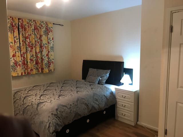 Cozy Room in confy Wigan House II