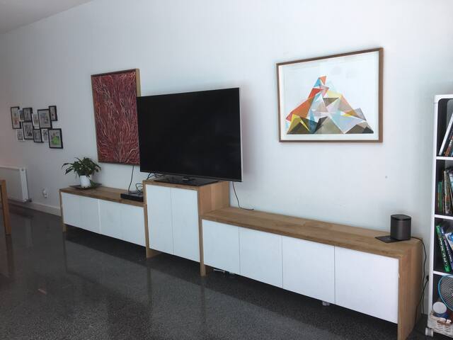 Clifton Hill house with pool gallery image 2