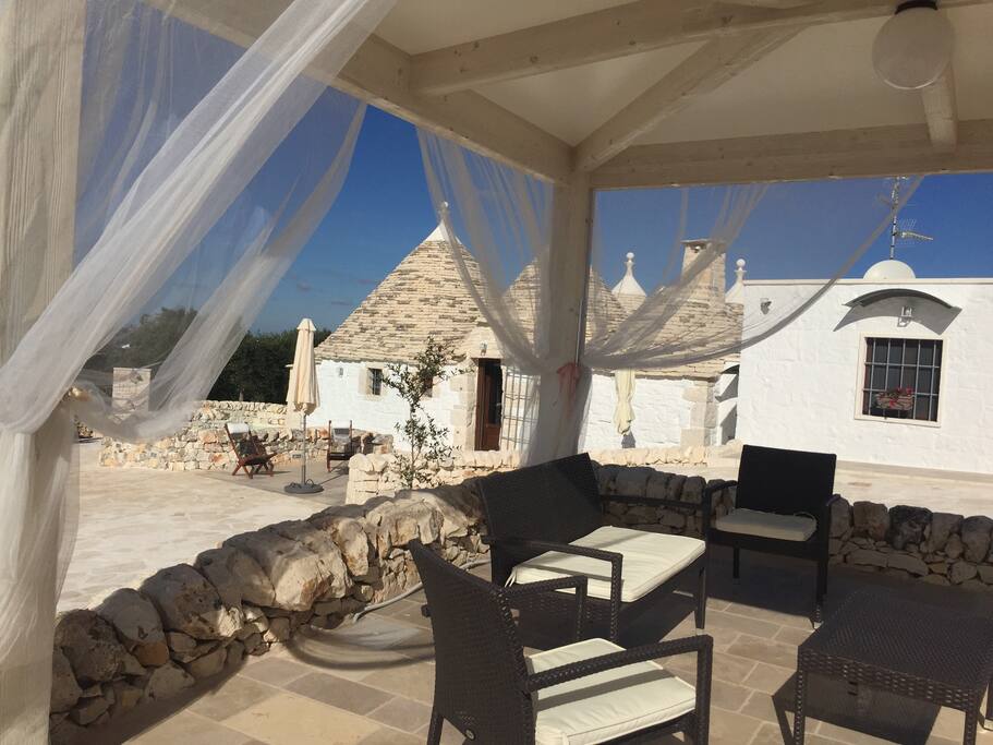 Ampio Gazebo in legno massiccio