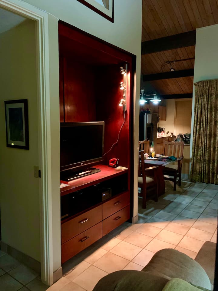 Comfortable luxury in remod 2br 2ba 2 lanai Condo Apartments for Rent