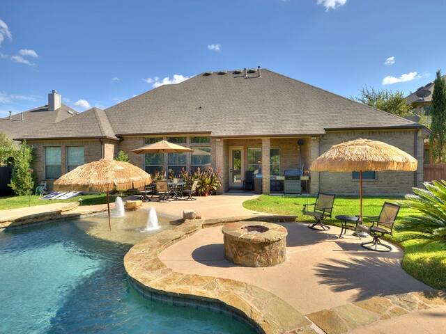 House w/4 beds, Pool/Spa & Grill in Austin! gallery image 4