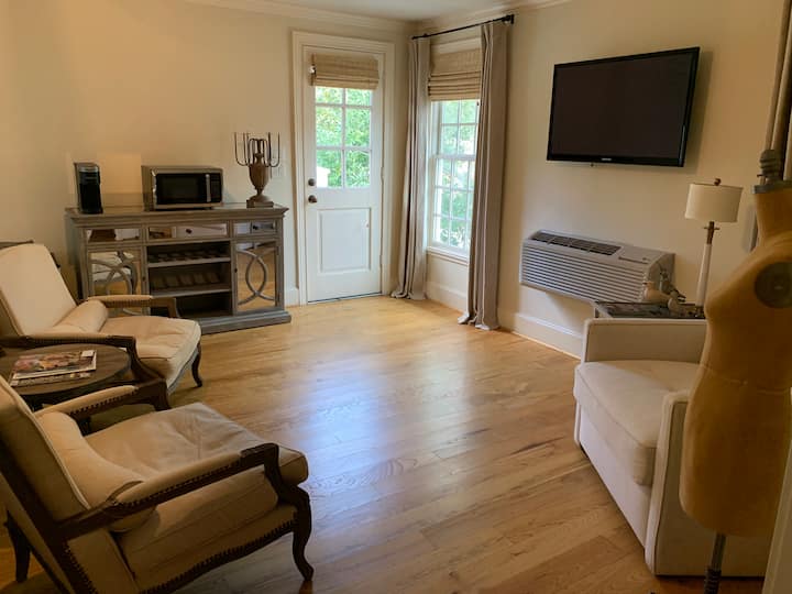 Houston Heights Garage Apartment - Houston, TX