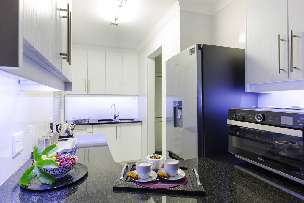 Cat's Eye Jewel Kitchen