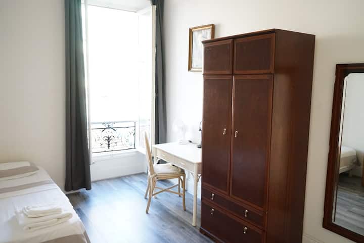 Dormitorio individual 1