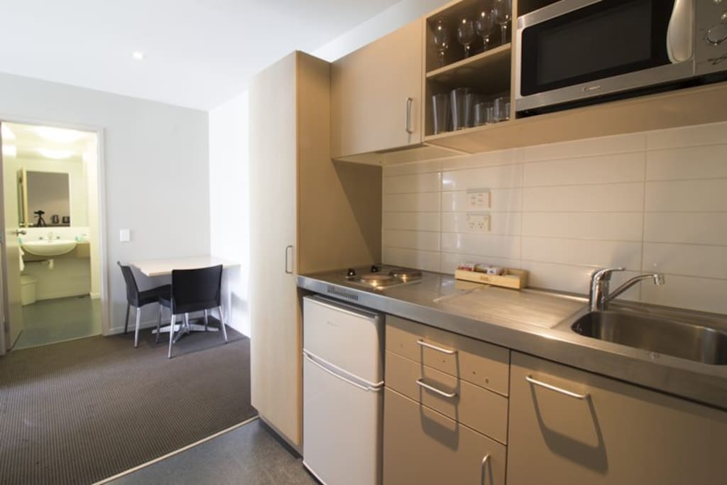 Kitchen & dining