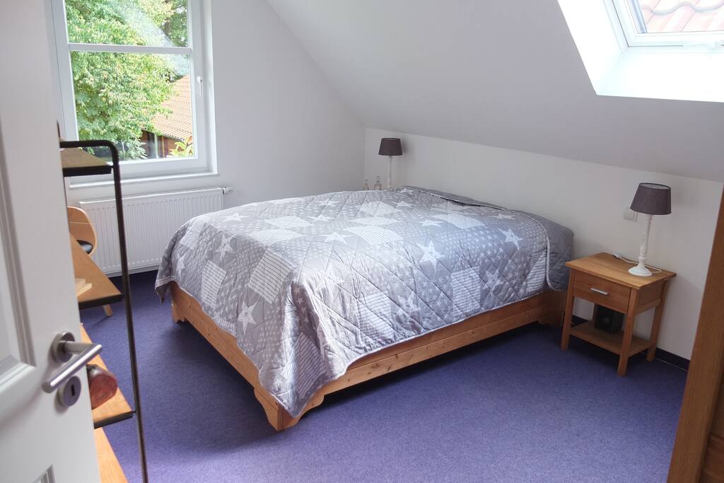 Schlafzimmer 1 mit Doppelbett