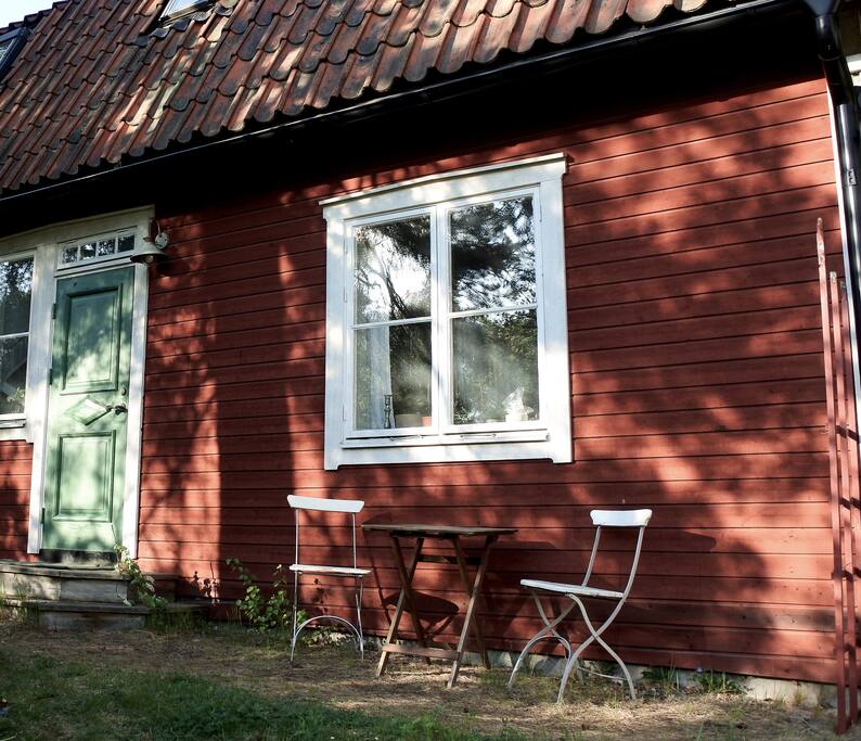 Lillstugan utifrån.