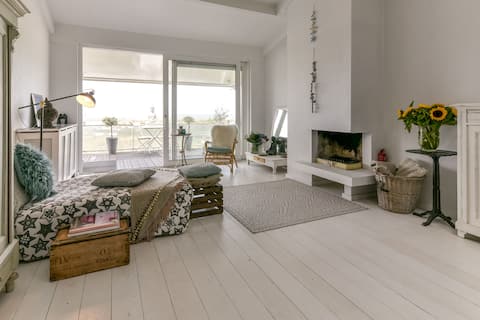 Appartement aan zee en duinen, dicht bij Amsterdam