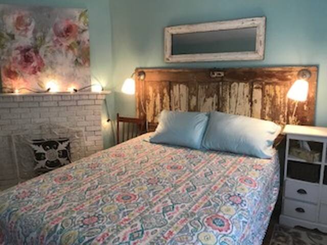 Ginger Beer Cottage - The Bay Room