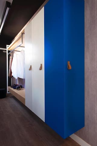 Designer furnished 3 bedroom/2 bath in Central! gallery image 5