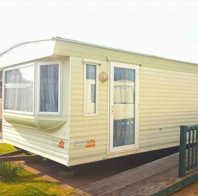 6 berth, 2 bedroom mobile home
