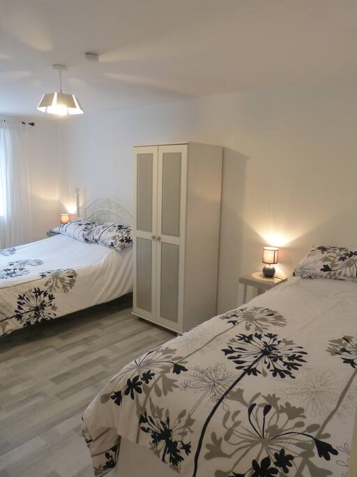 Large bedroom sleeps 3