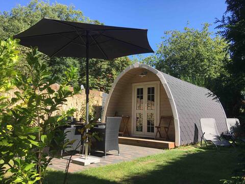 Luxury CampingPod XL with a private bathroom on the Veluwe