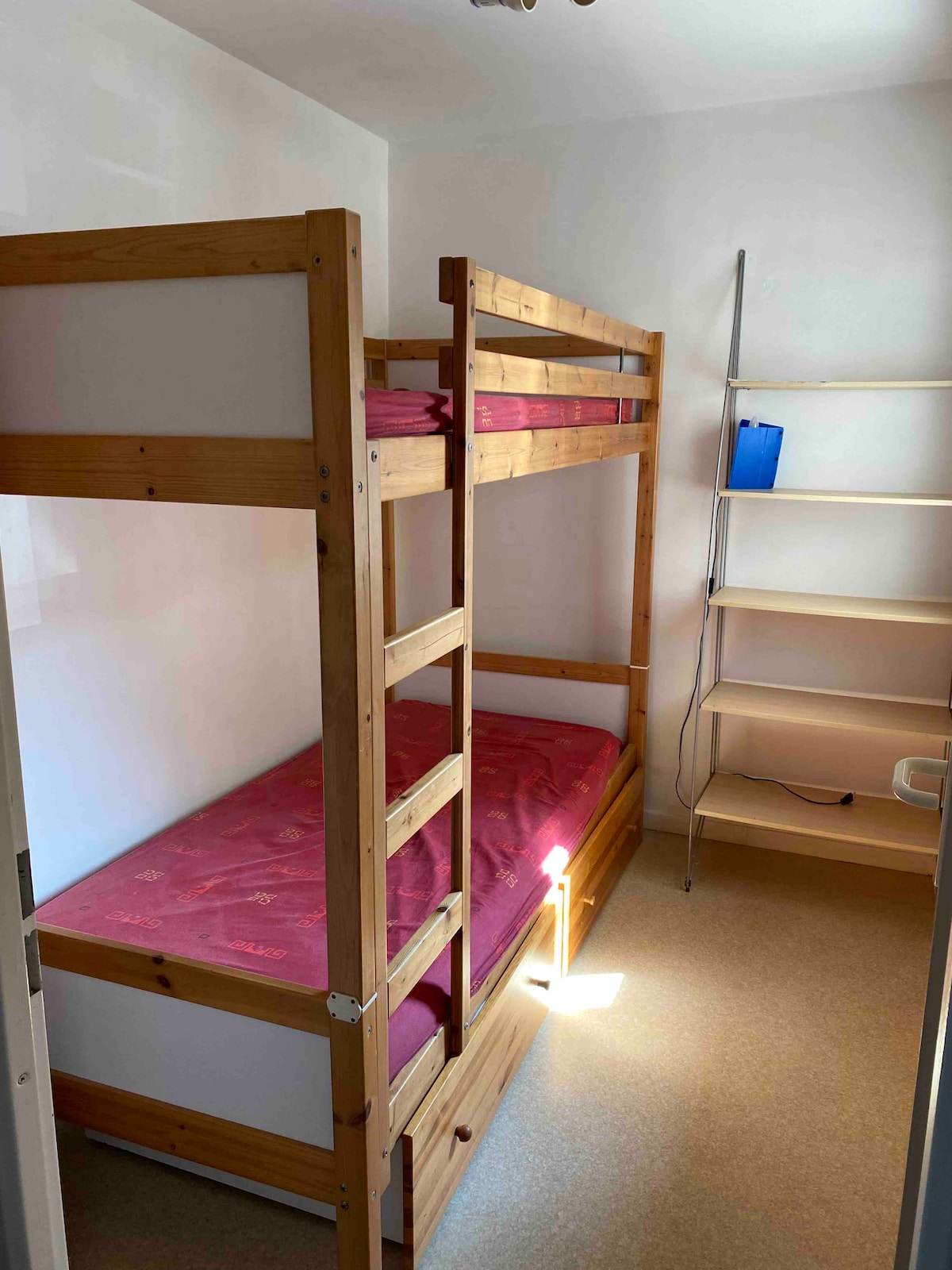 Spálňa 3 (na prízemí) poschodová posteľ 190 x 90