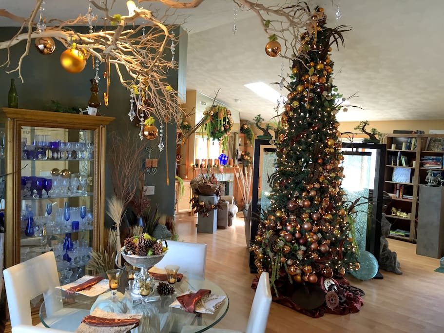 Spacious open floor design with 12 foot Christmas tree shown.
