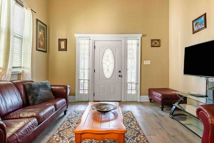 Broad St Villa Near Everything Nola 22-CSTR-12398 gallery image 4