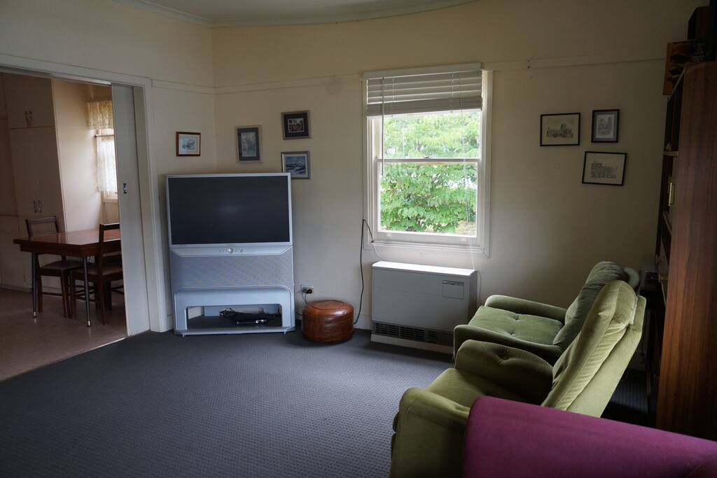 Lounge view 2 -looking toward kitchen.