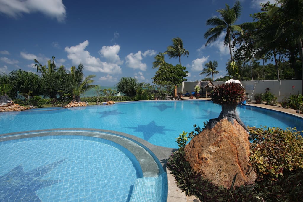 Main Tong Son Bay Villas estate pool by the beach