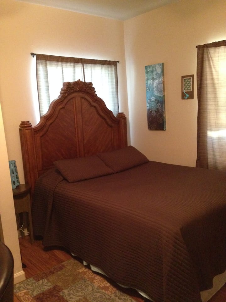 Studio-kitchen/pvt Bath/sitting Area/pvt Entrance - Woodland, CA