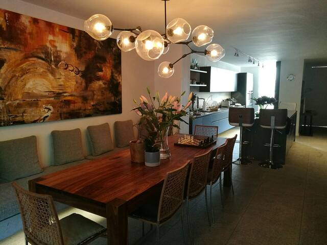 Stunning, secure townhouse on Atlantic seaboard gallery image 3