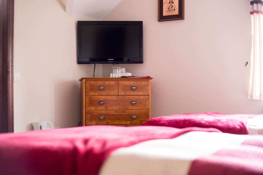 Twin Bedroom , Two Single Beds