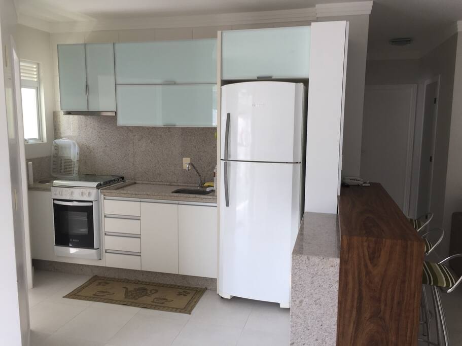 Cozinha com sala conjugada